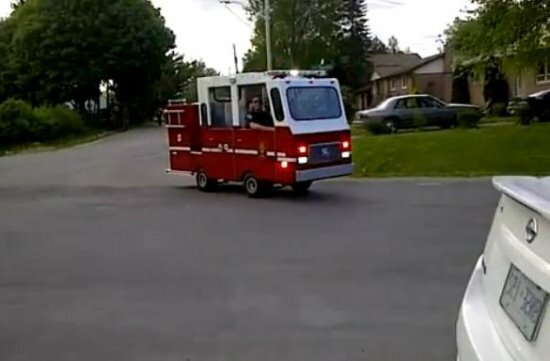 маленькая пожарная машина